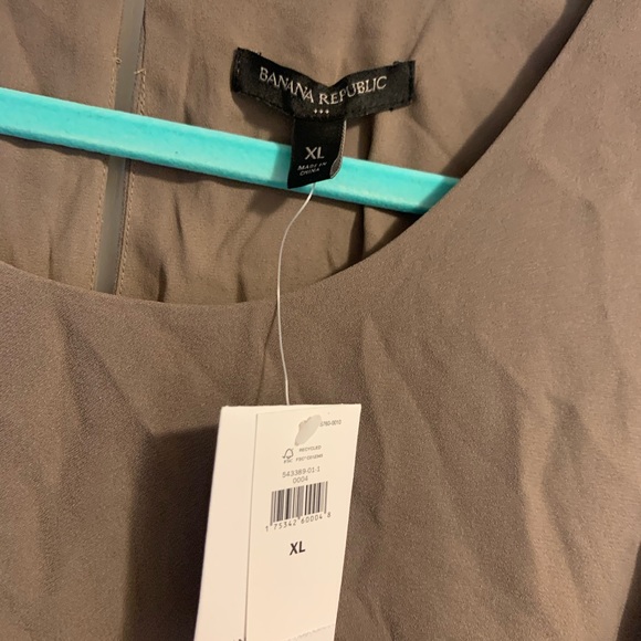 NWT! Banana Republic Olive Ruffle Hem Blouse - Picture 2 of 5